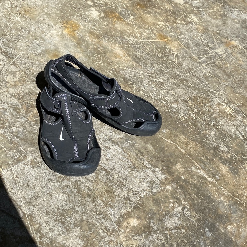 Boys Nike Sandals size 13